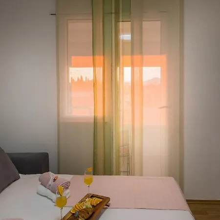 Paeninsula Apartament