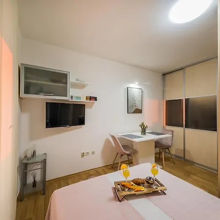 Paeninsula Apartament